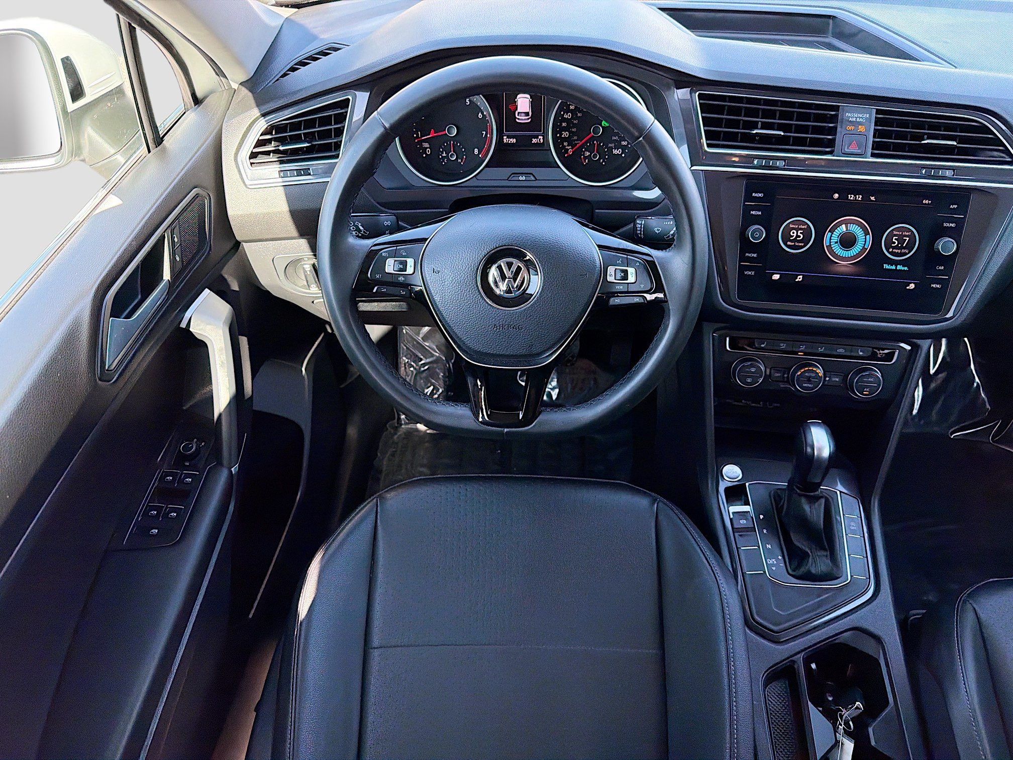 Used 2020 Volkswagen Tiguan SE image 16
