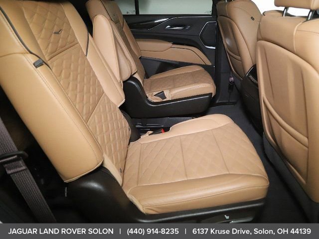 Used 2022 Cadillac Escalade Premium Luxury w/ Performance Package AWD/4WD image 33