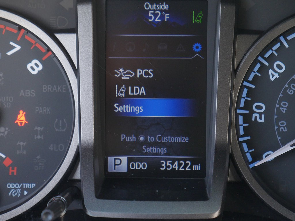 Used 2020 Toyota Tacoma TRD Off-Road w/ TRD Premium Off Road Package AWD/4WD image 31