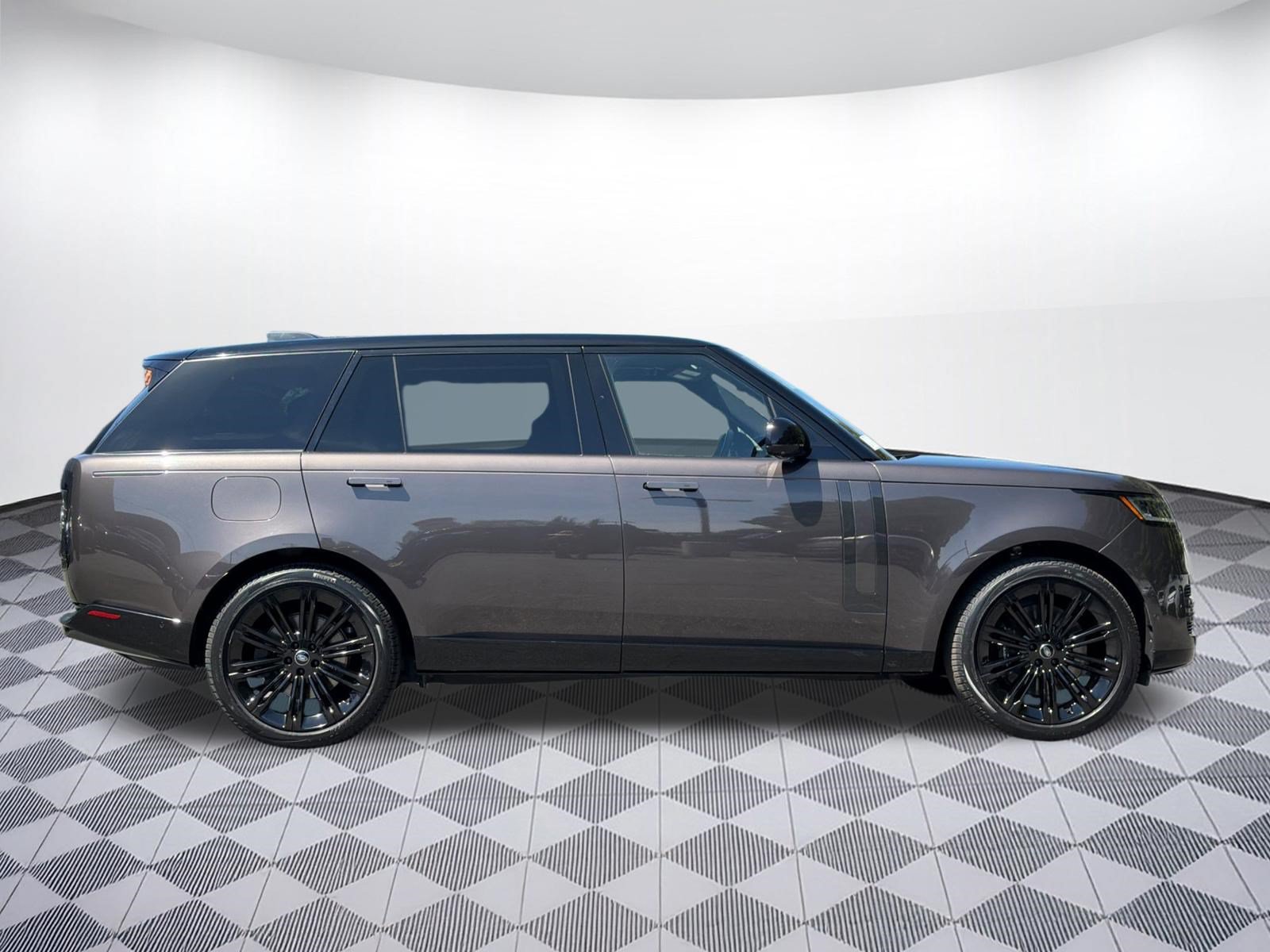 Used 2023 Land Rover Range Rover Long Wheelbase First Edition AWD/4WD image 8