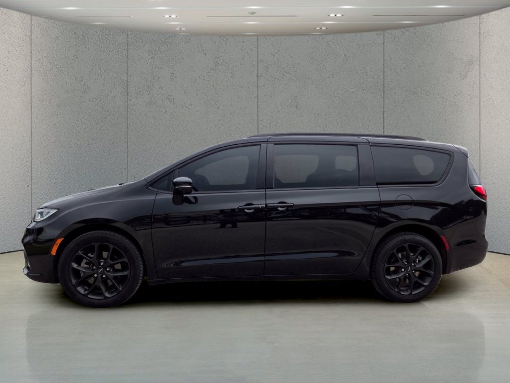 Used 2023 Chrysler Pacifica Limited w/ S Appearance Package AWD/4WD image 10