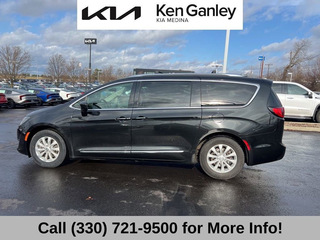 Used 2018 Chrysler Pacifica Touring-L w/ Premium Audio Group image 15