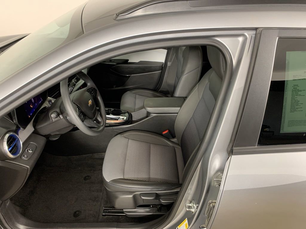 Used 2025 Chevrolet Trax LT image 27