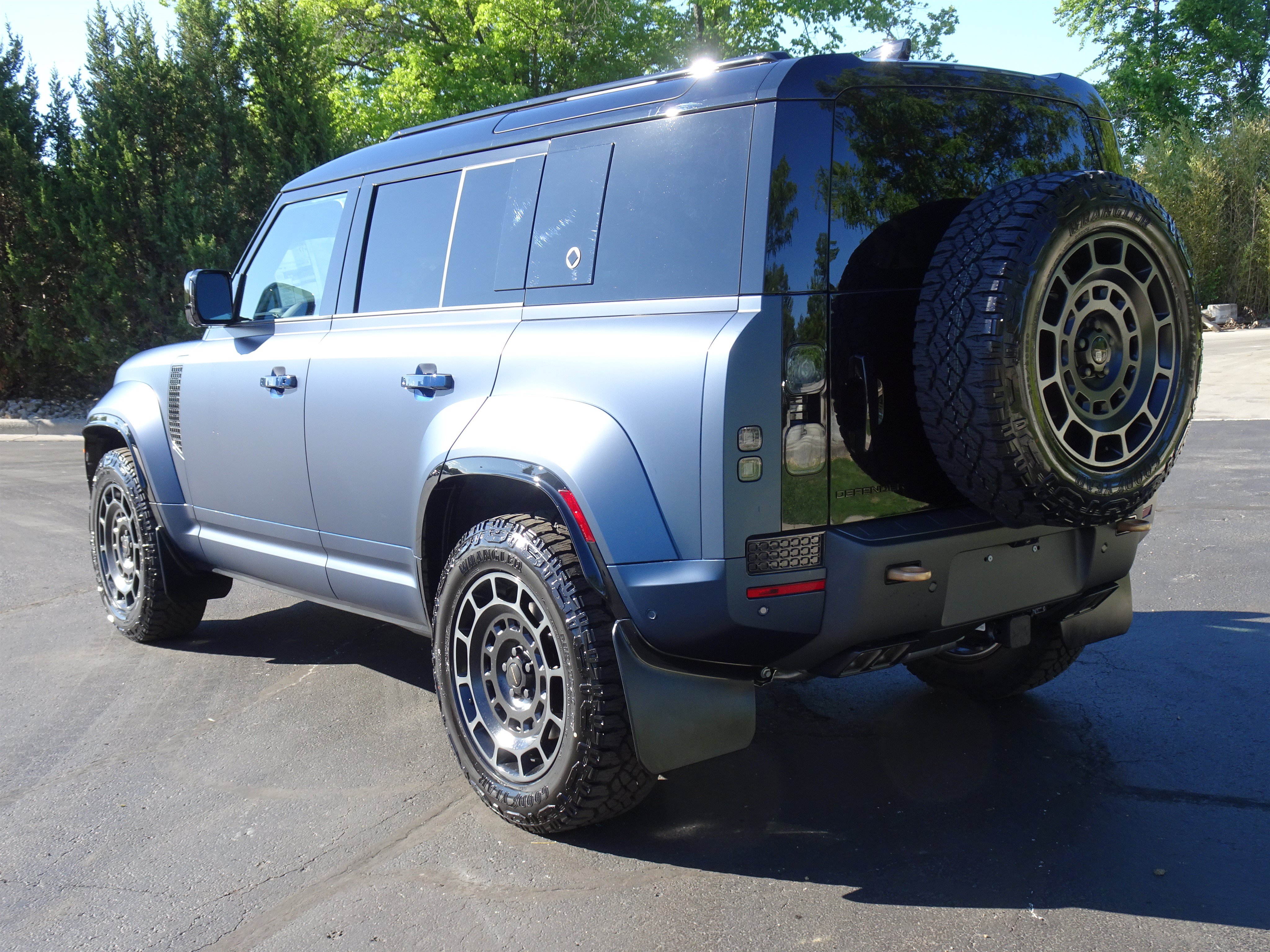 New 2026 Land Rover Defender 110 OCTA AWD/4WD image 10