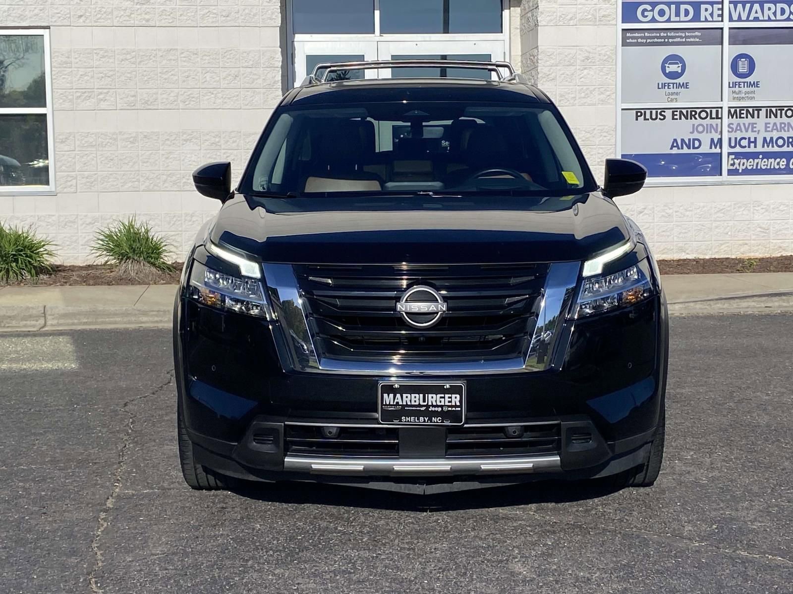 Used 2023 Nissan Pathfinder Platinum w/ Cargo Package AWD/4WD image 2