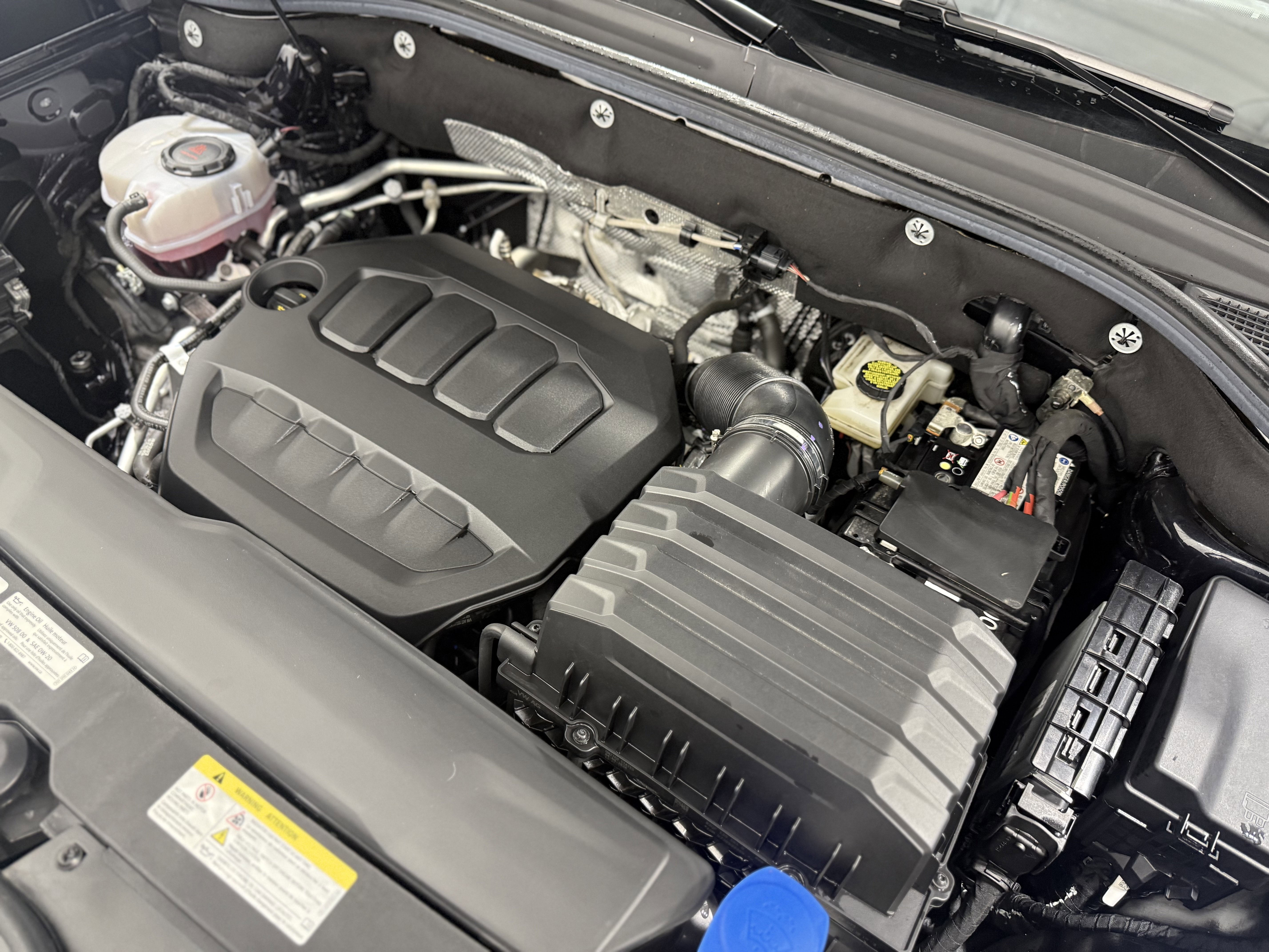 Used 2024 Volkswagen Atlas SEL Premium R-Line image 31