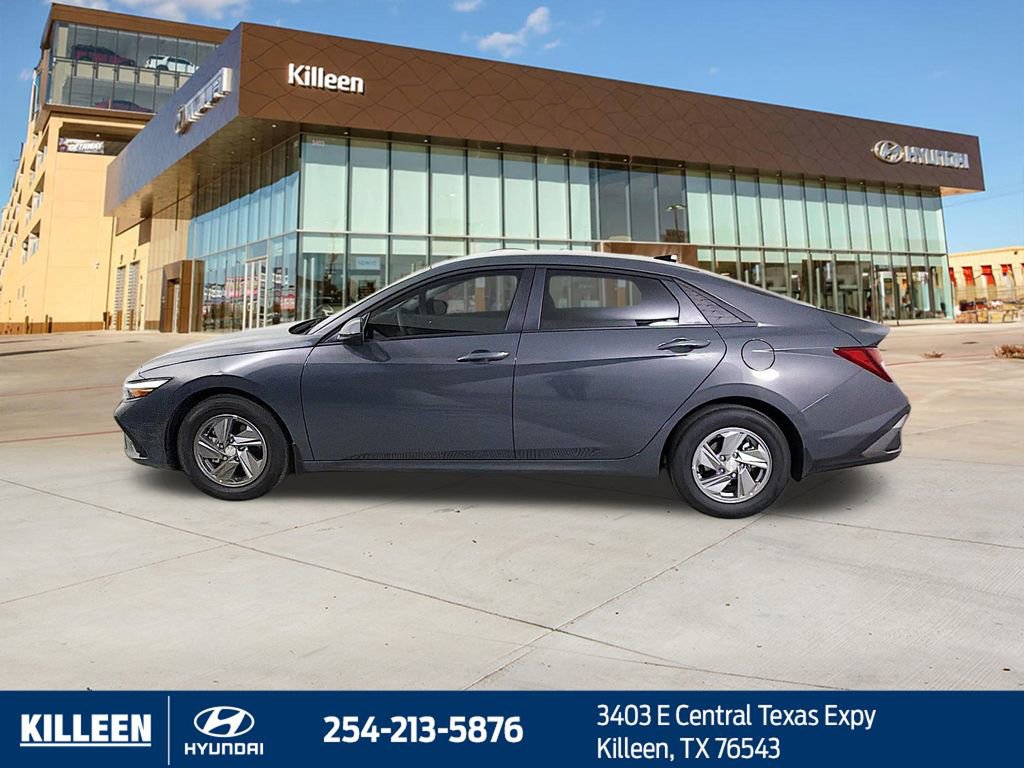 Used 2025 Hyundai Elantra SE FWD image 5