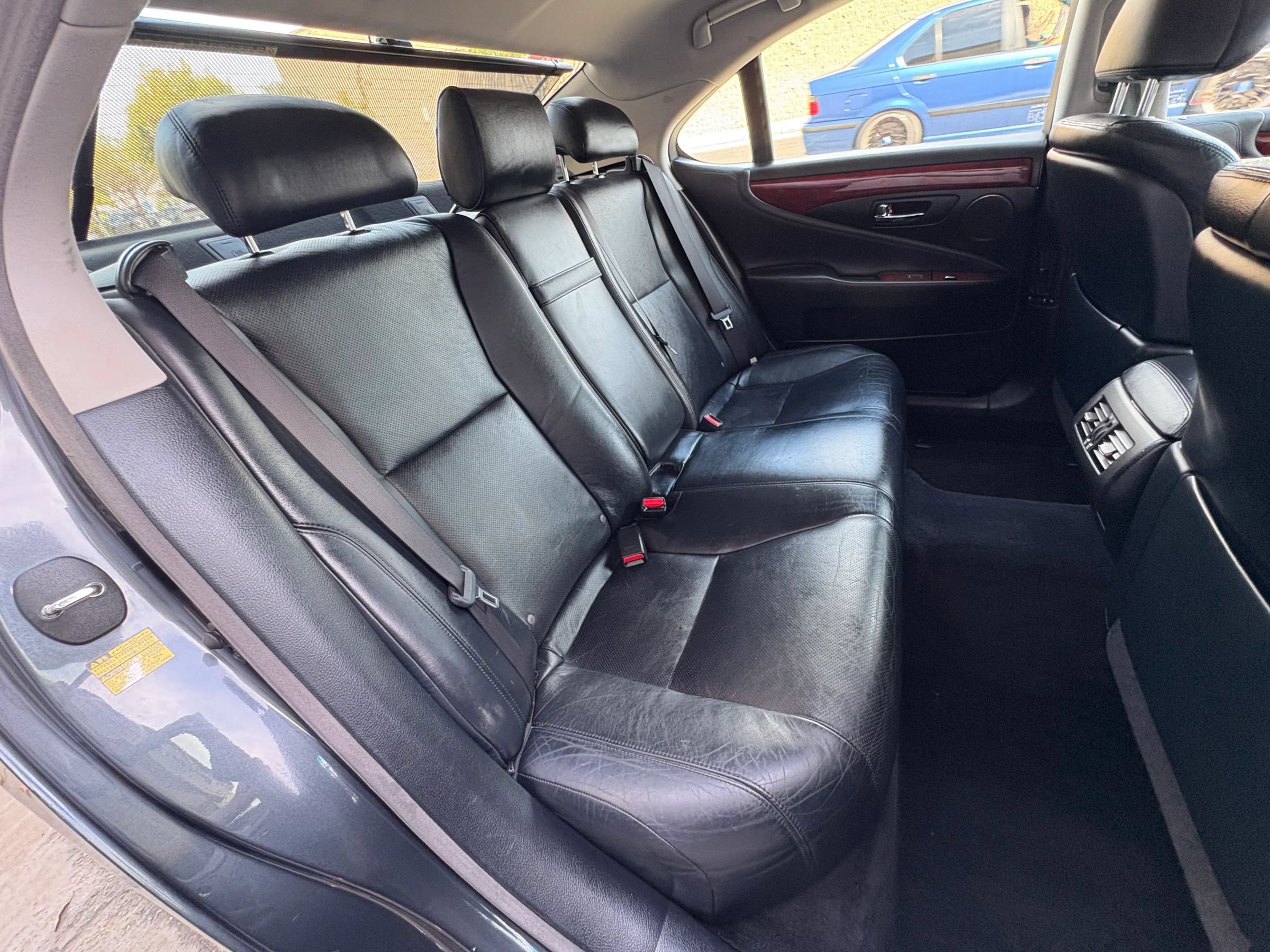 Used 2010 Lexus LS 460 w/ Comfort Pkg RWD image 14