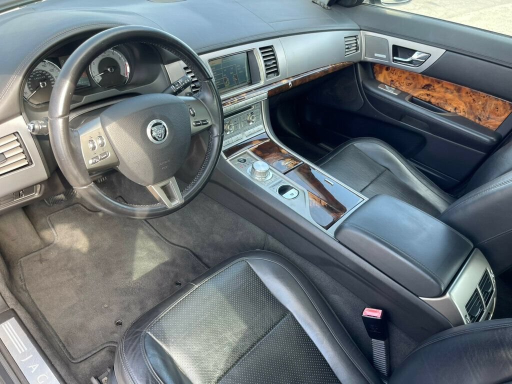 Used 2011 Jaguar XF Premium RWD image 13