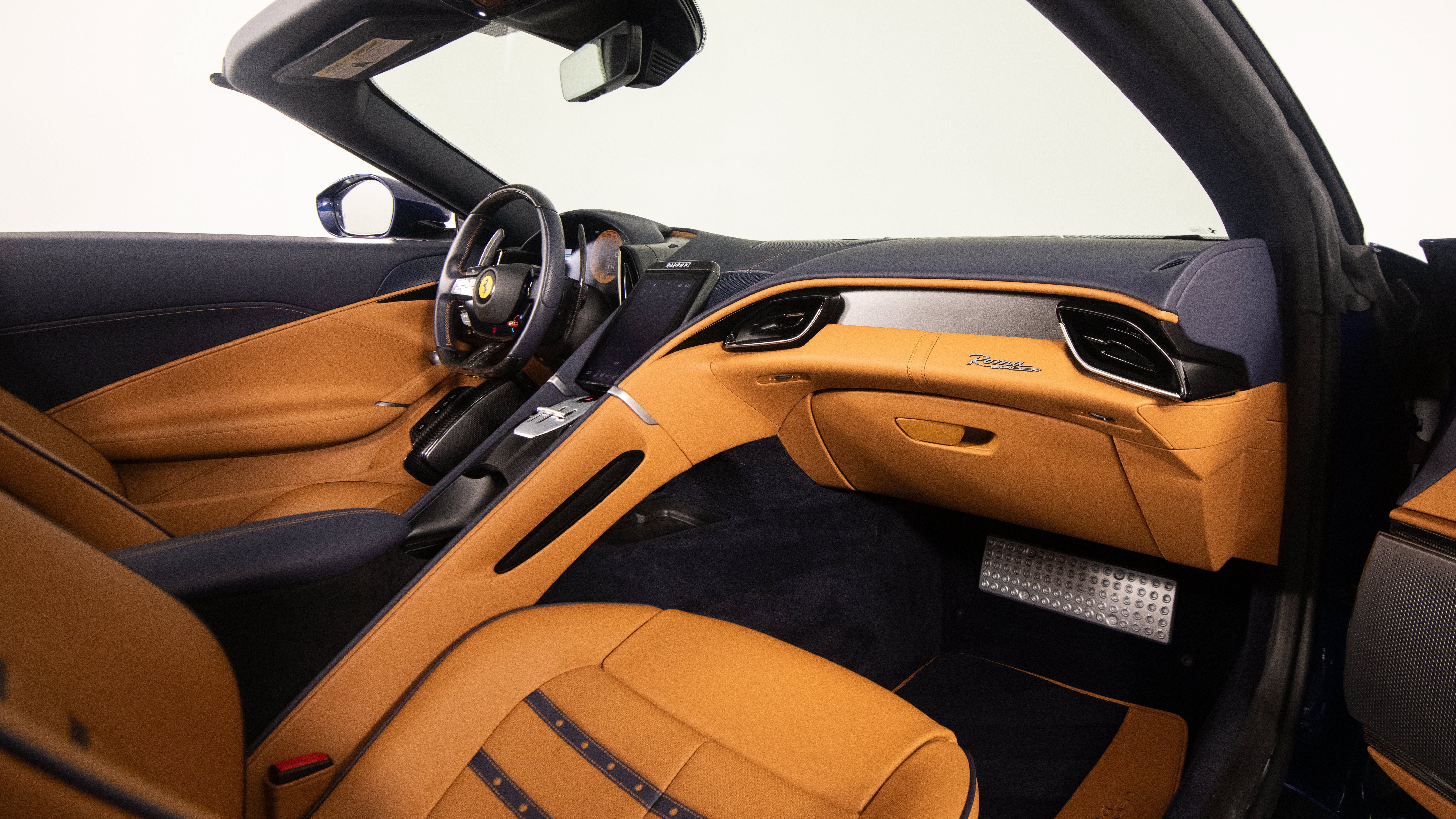 Certified 2025 Ferrari Roma Spider RWD image 33