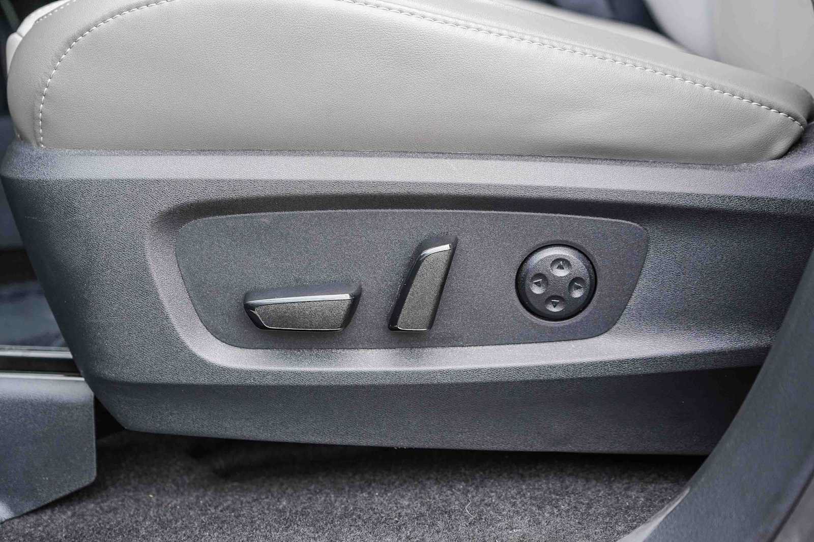 Used 2026 INFINITI QX60 Pure w/ Cargo Package FWD image 23