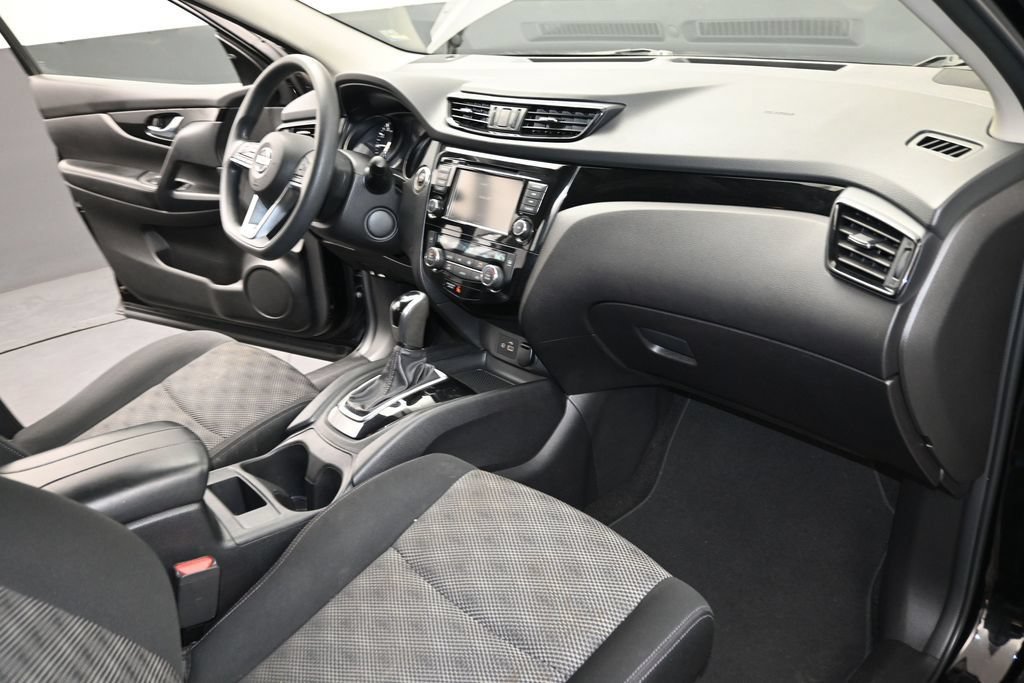 Used 2020 Nissan Rogue Sport SV FWD image 23
