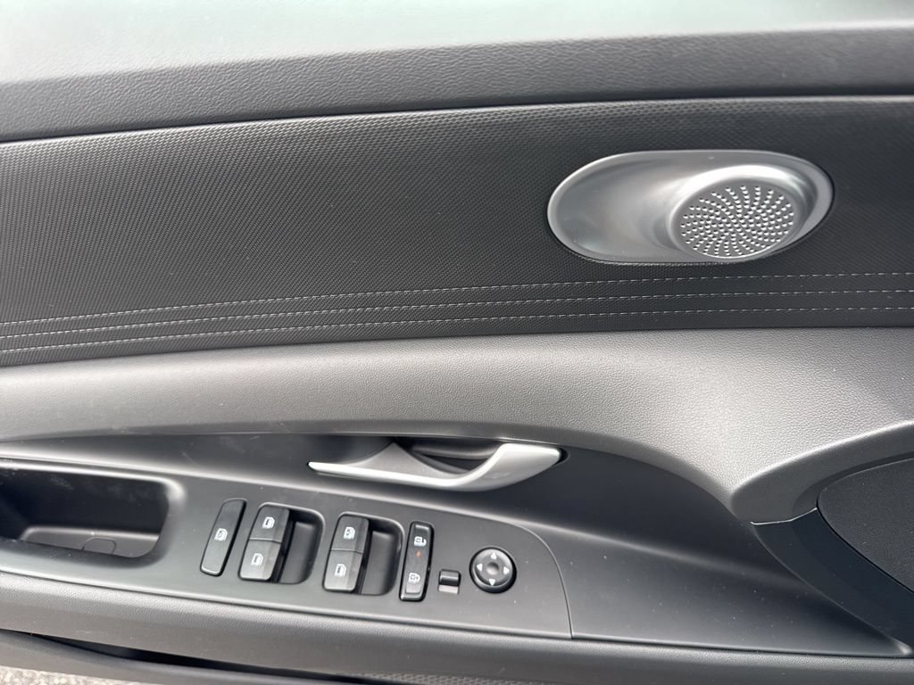 New 2026 Hyundai Elantra Hybrid FWD image 8