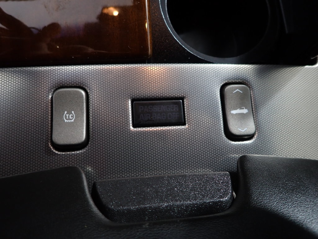 Used 2005 Cadillac XLR RWD image 5
