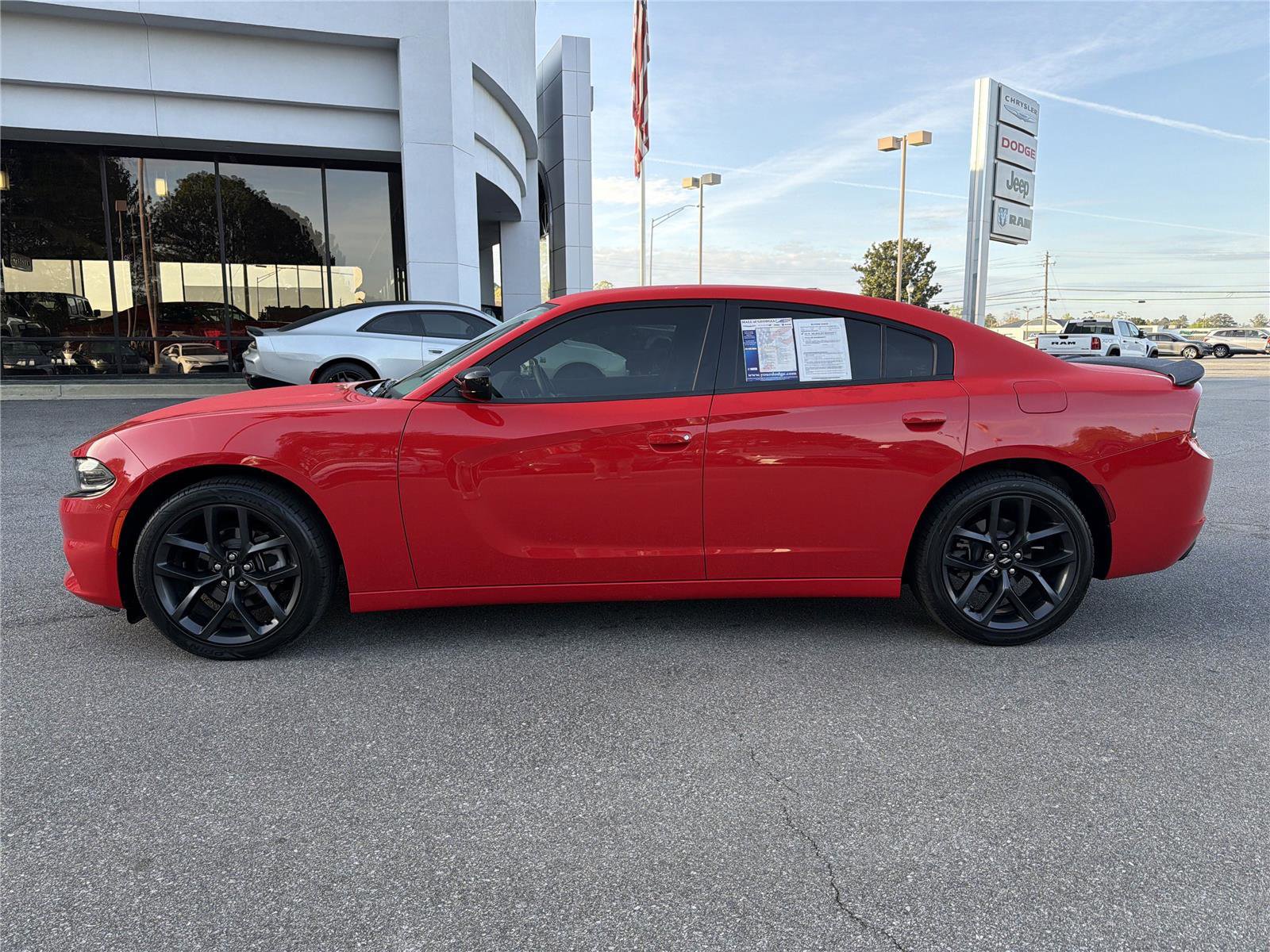 Used 2019 Dodge Charger SXT w/ Blacktop Package image 7
