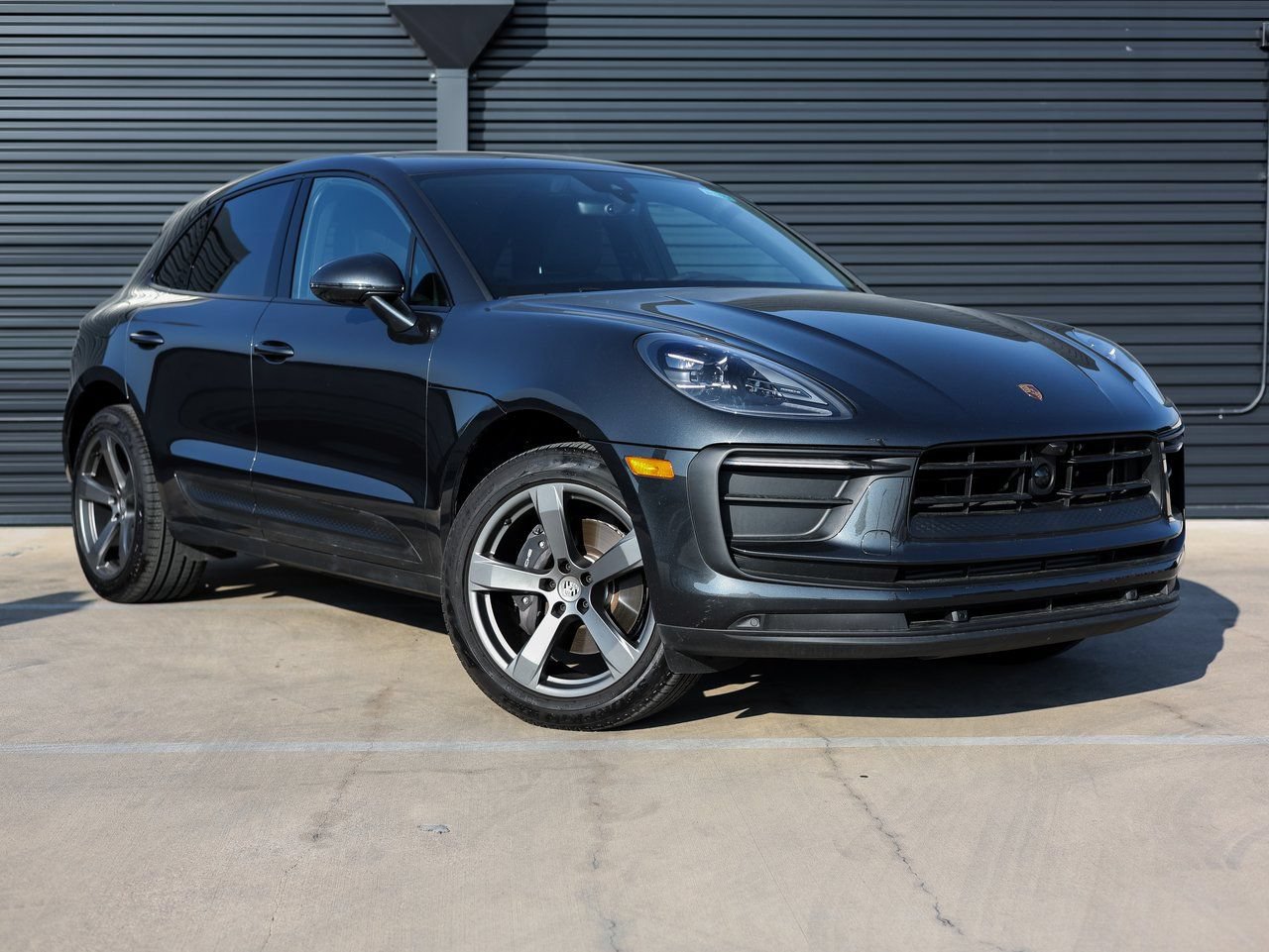 Certified 2026 Porsche Macan AWD/4WD image 9