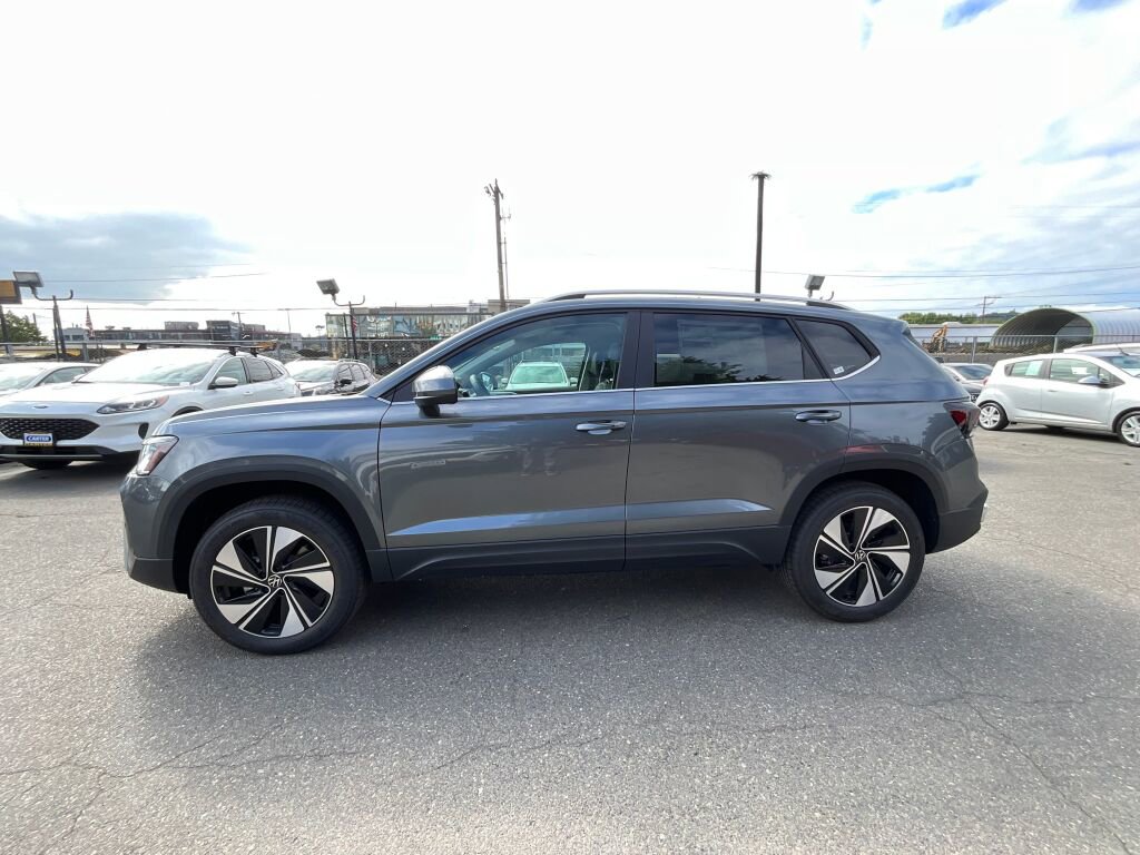 New 2025 Volkswagen Taos SE image 5