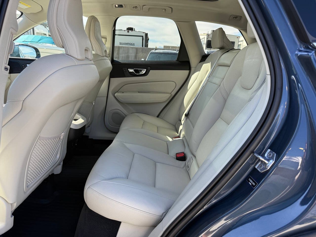 Used 2020 Volvo XC60 T5 Momentum w/ Protection Package Premier AWD/4WD image 18