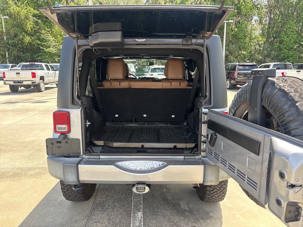 Used 2016 Jeep Wrangler Unlimited Sahara w/ Connectivity Group image 28