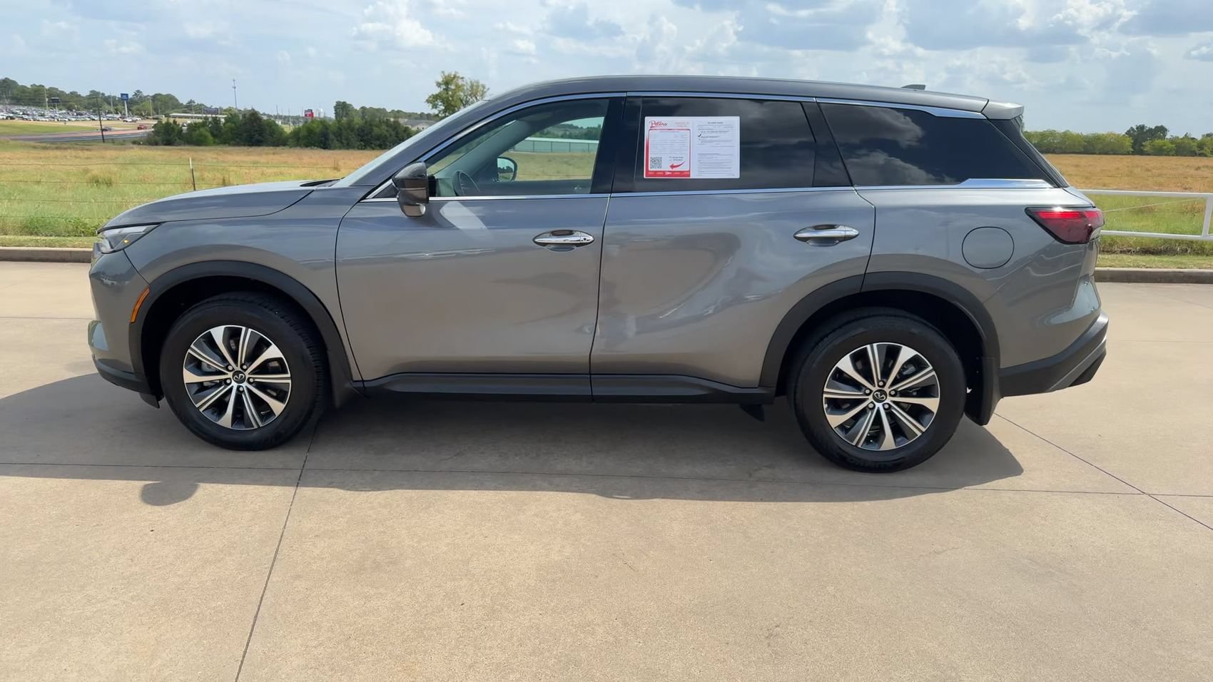 Used 2025 INFINITI QX60 Pure w/ Cargo Package FWD image 6