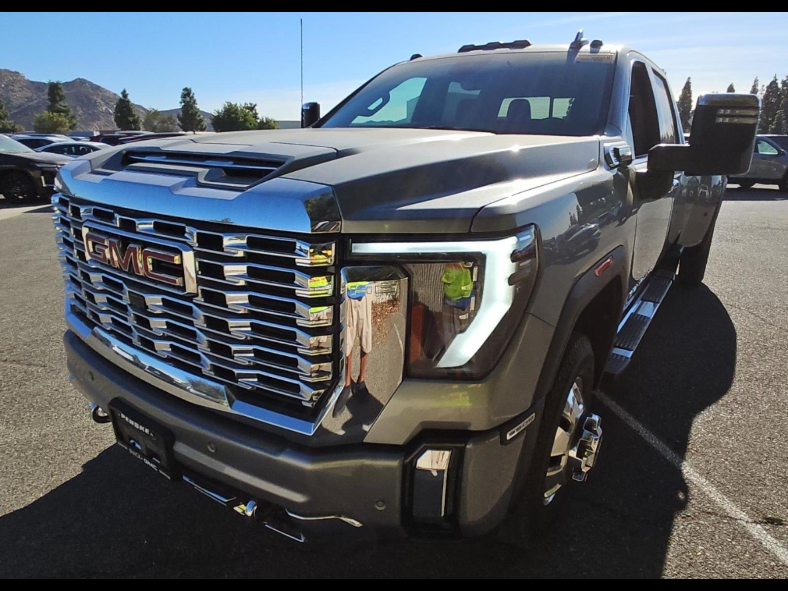 Used 2024 GMC Sierra 3500 Denali w/ Denali Reserve Package AWD/4WD image 1