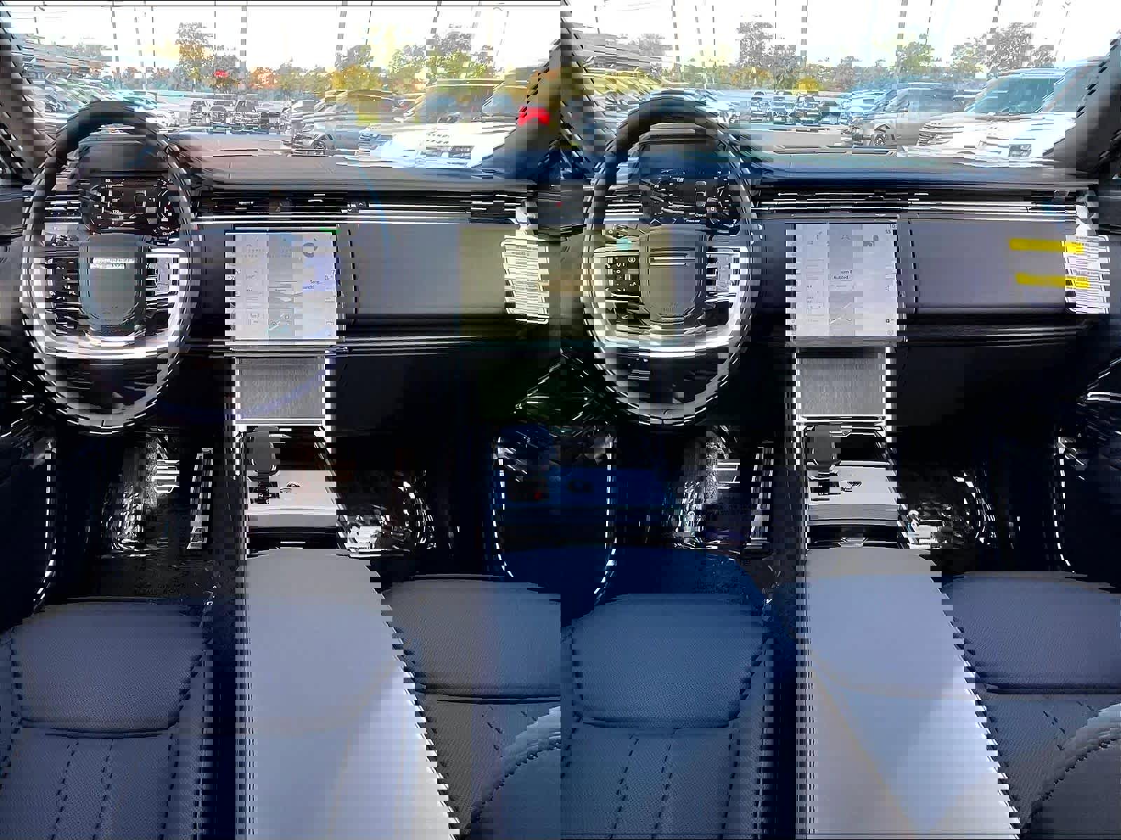 New 2025 Land Rover Range Rover SE image 7