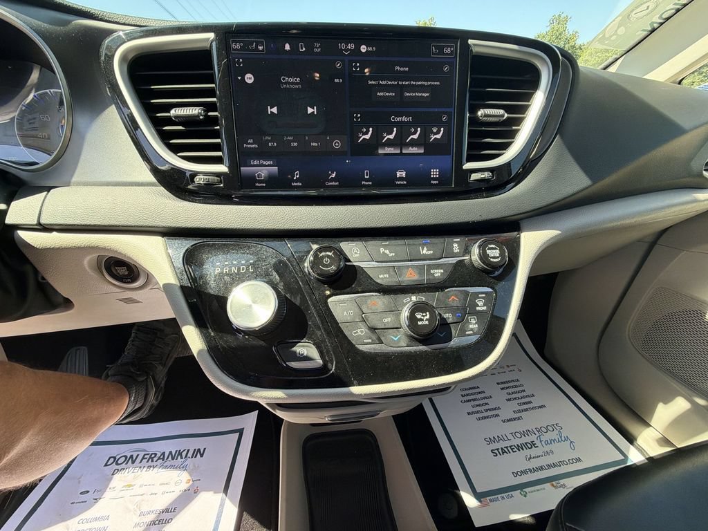 Used 2023 Chrysler Pacifica Touring-L FWD image 18