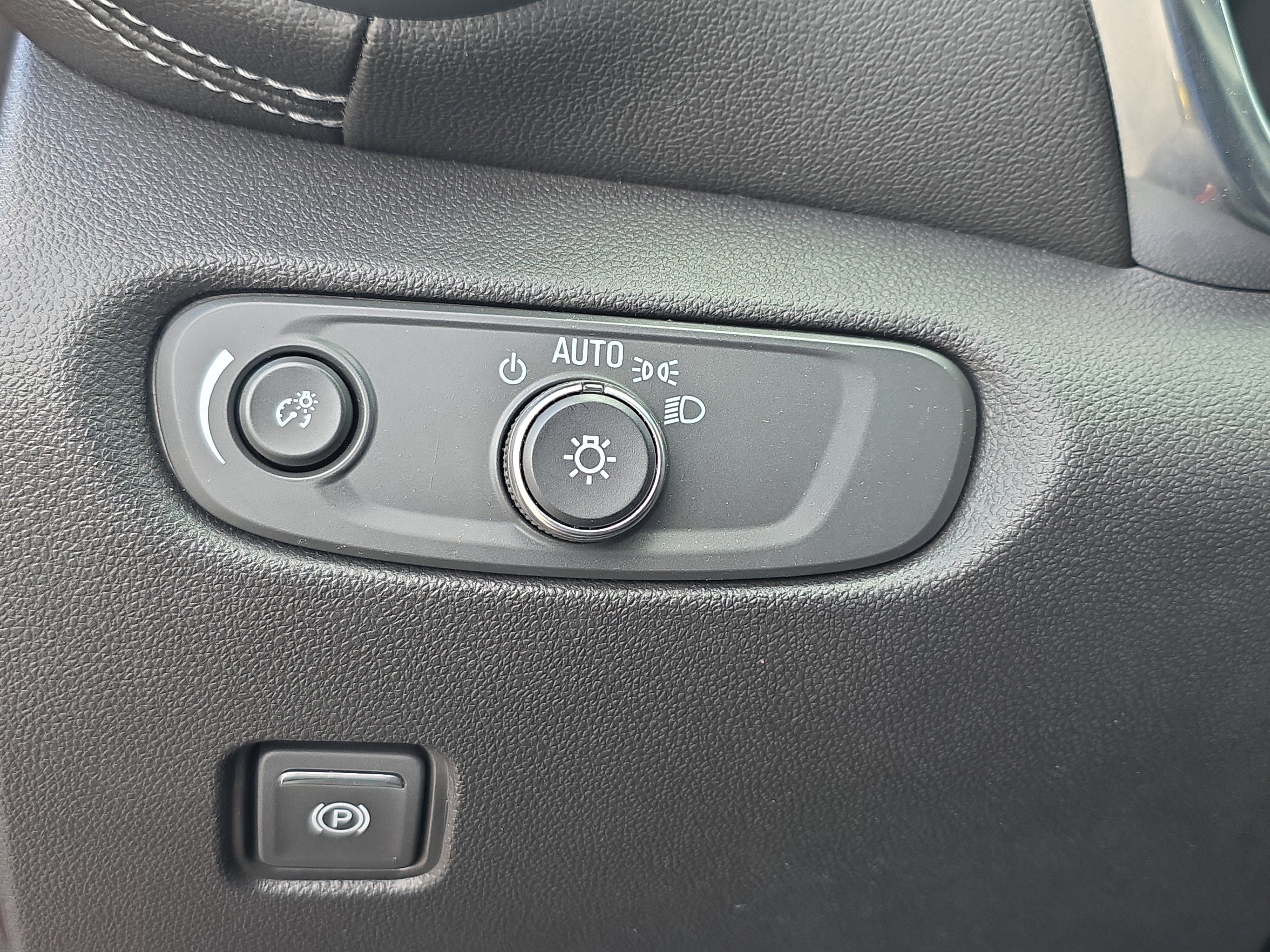 Used 2025 Chevrolet Blazer LT image 27