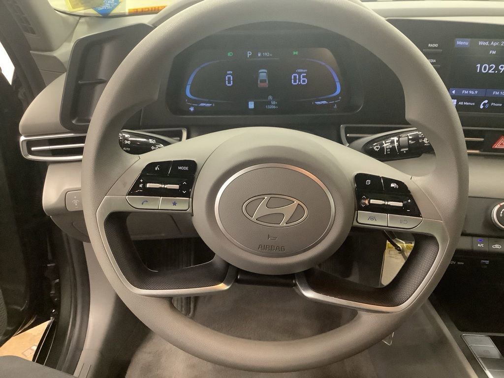 Used 2024 Hyundai Elantra SE FWD image 7