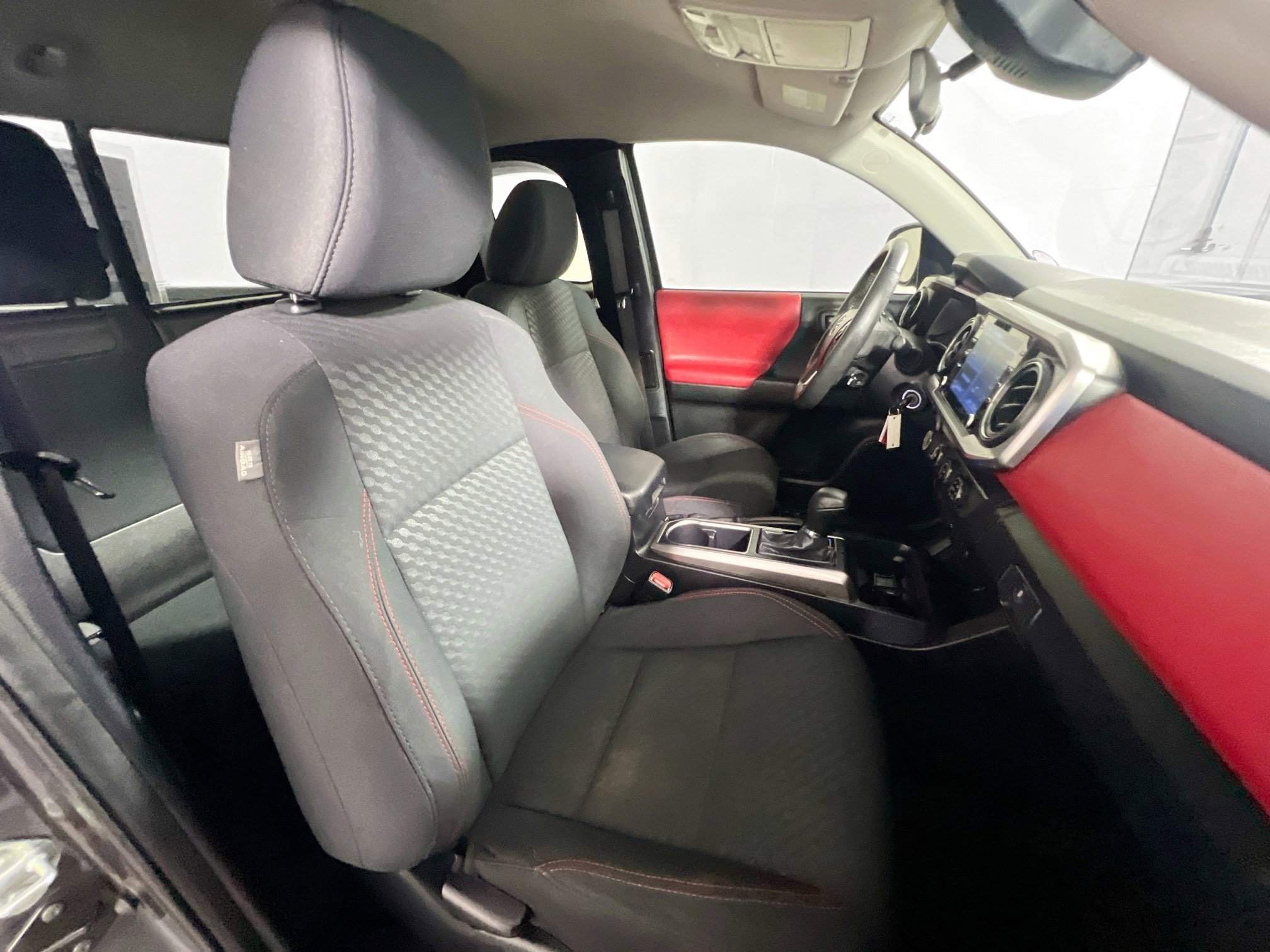 Used 2023 Toyota Tacoma SR5 w/ SR5 Appearance Package image 30