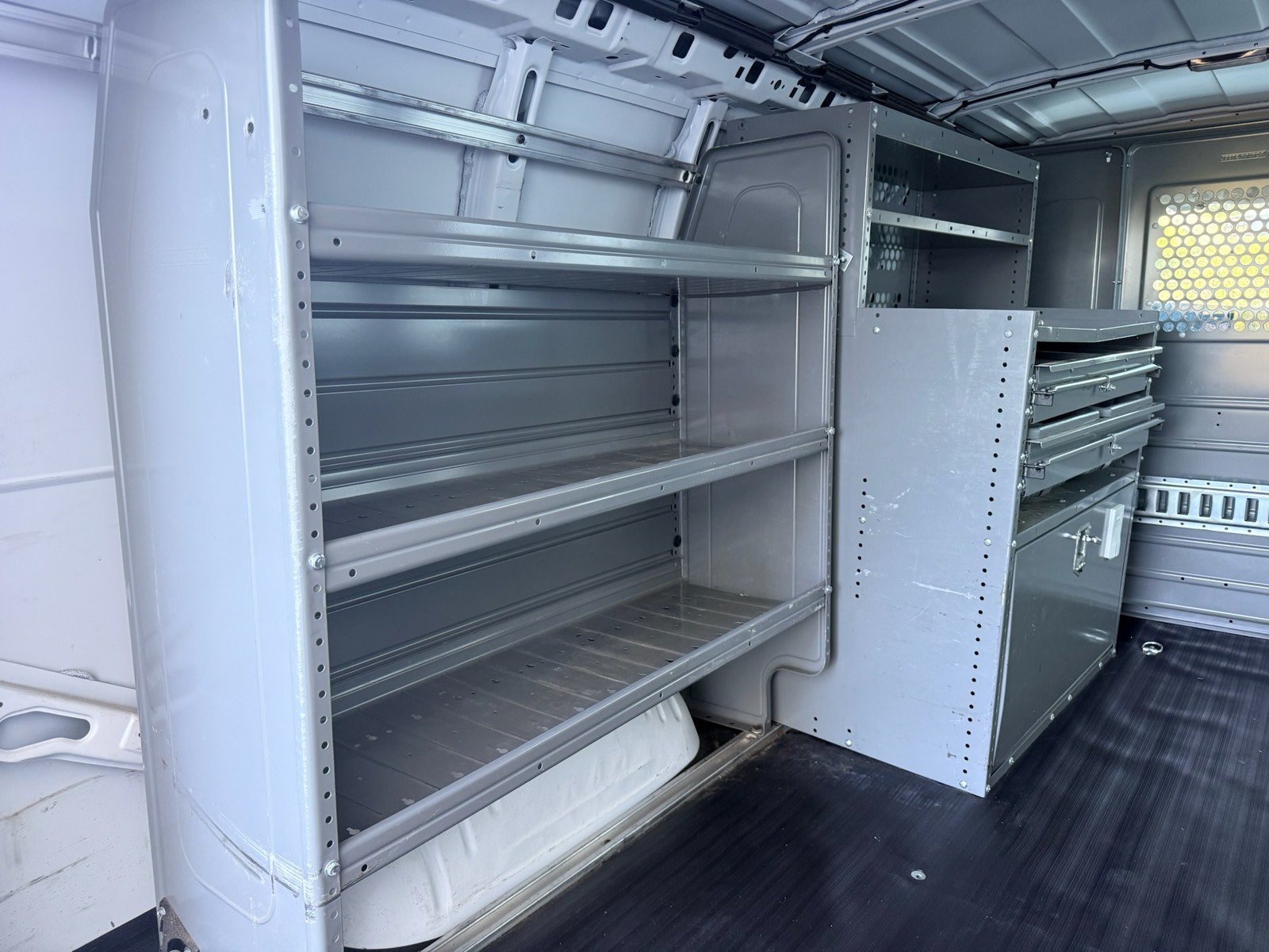 Used 2015 Chevrolet Express 2500 RWD image 29