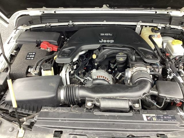 Used 2018 Jeep Wrangler Unlimited Sahara image 17