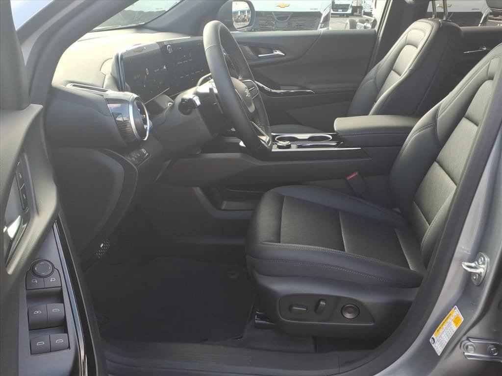 New 2027 Chevrolet Equinox LT w/ Convenience Package II FWD image 16