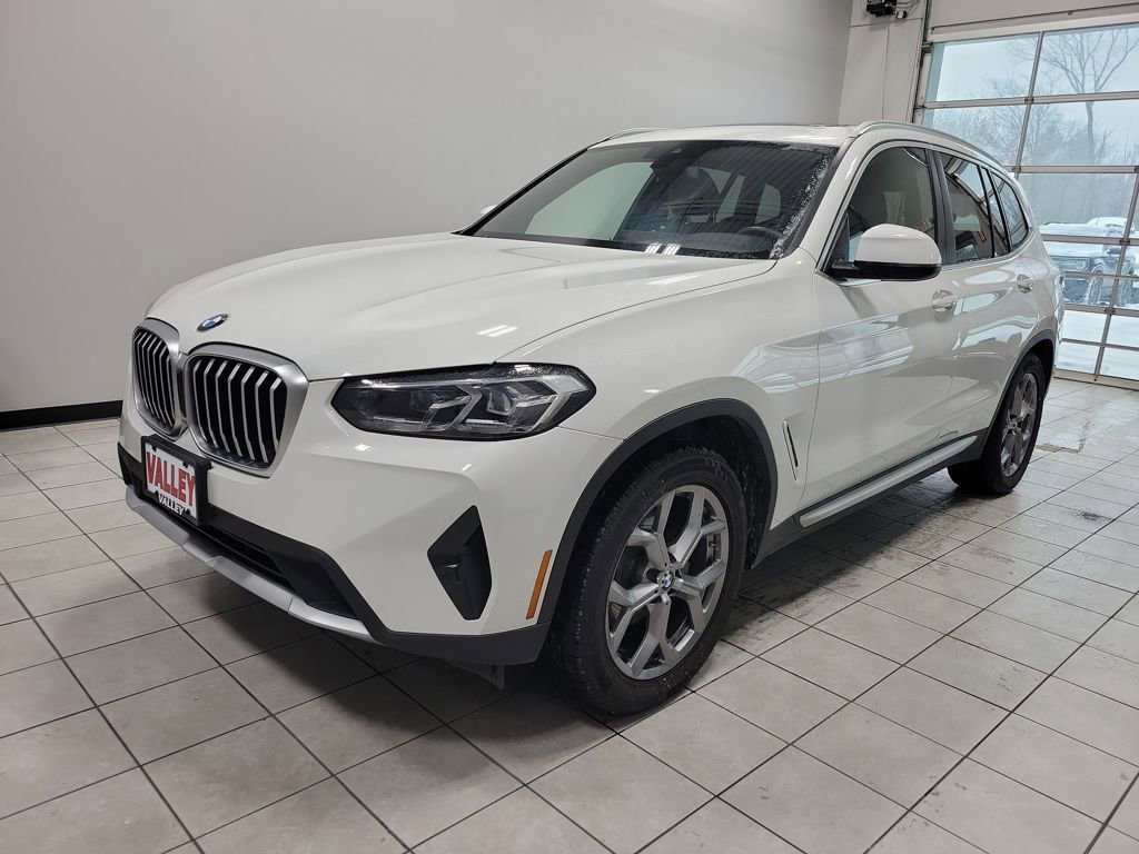 Used 2024 BMW X3 xDrive30i image 3