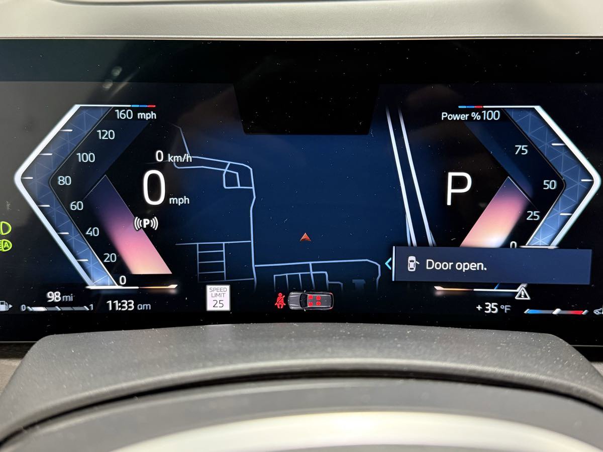 Used 2023 BMW X7 M60i image 28