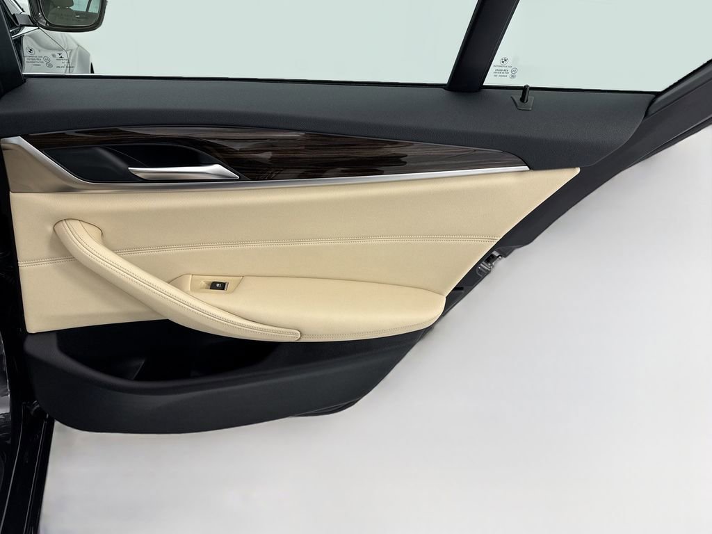 Used 2019 BMW 530e w/ Convenience Package image 26