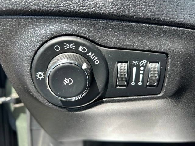 Used 2019 Jeep Compass Limited AWD/4WD image 17