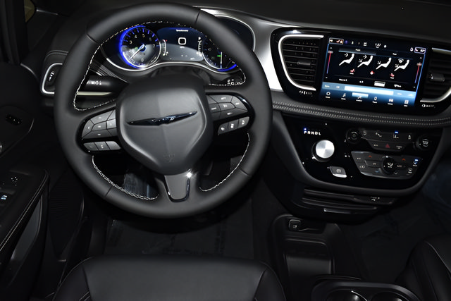 New 2026 Chrysler Pacifica Select w/ S Appearance Package FWD image 13