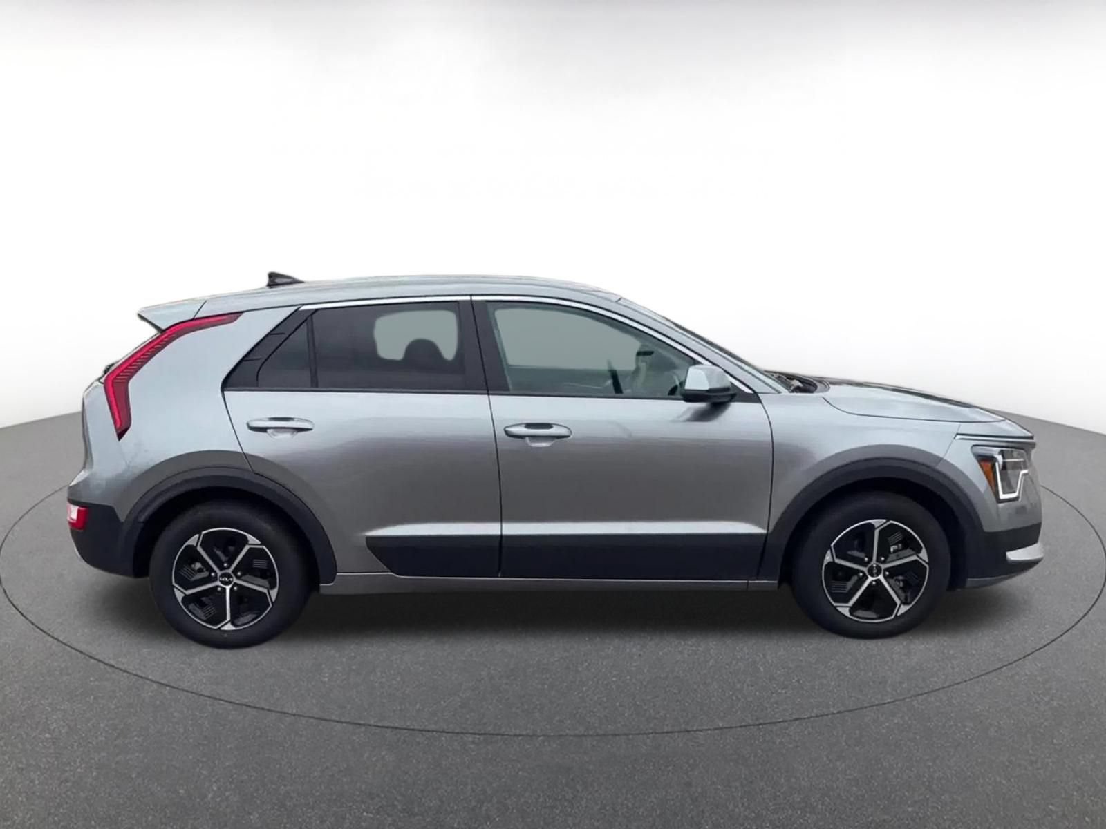 Used 2026 Kia Niro LX FWD image 16