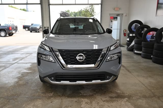 Used 2021 Nissan Rogue Platinum FWD image 2
