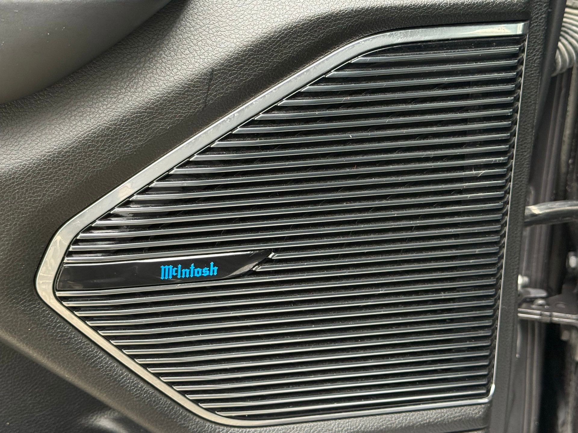 Used 2022 Jeep Grand Cherokee Overland w/ Advanced Protech Group III image 30