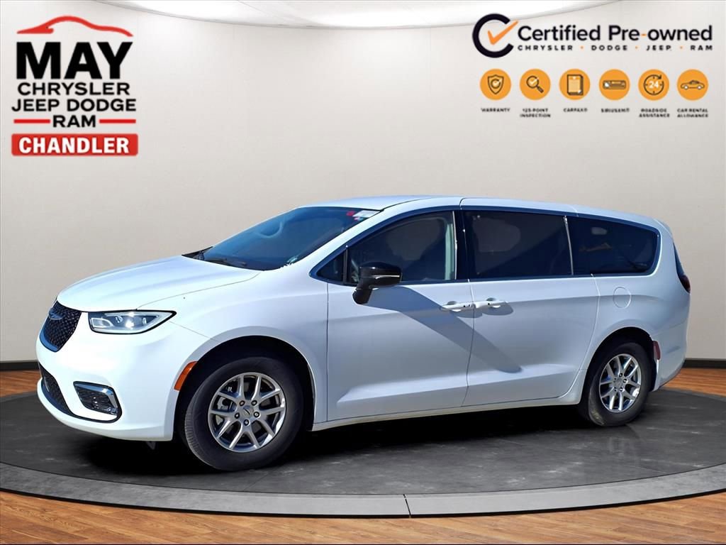 Used 2024 Chrysler Pacifica Touring-L image 16