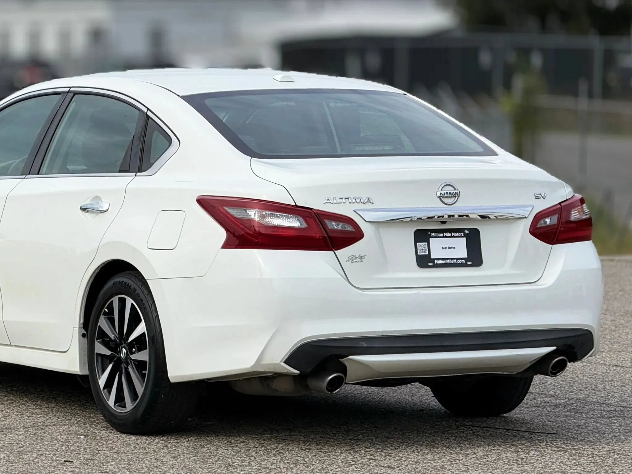 Used 2018 Nissan Altima 2.5 SV FWD image 16