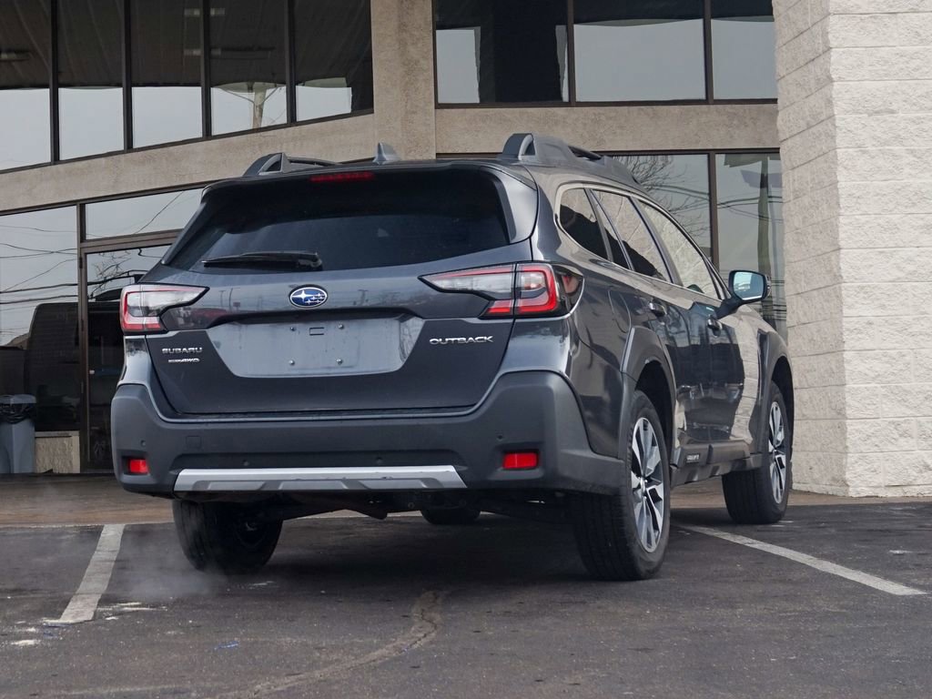 Used 2023 Subaru Outback Limited image 3