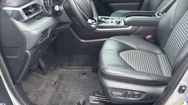 Used 2021 Toyota Highlander XSE image 29