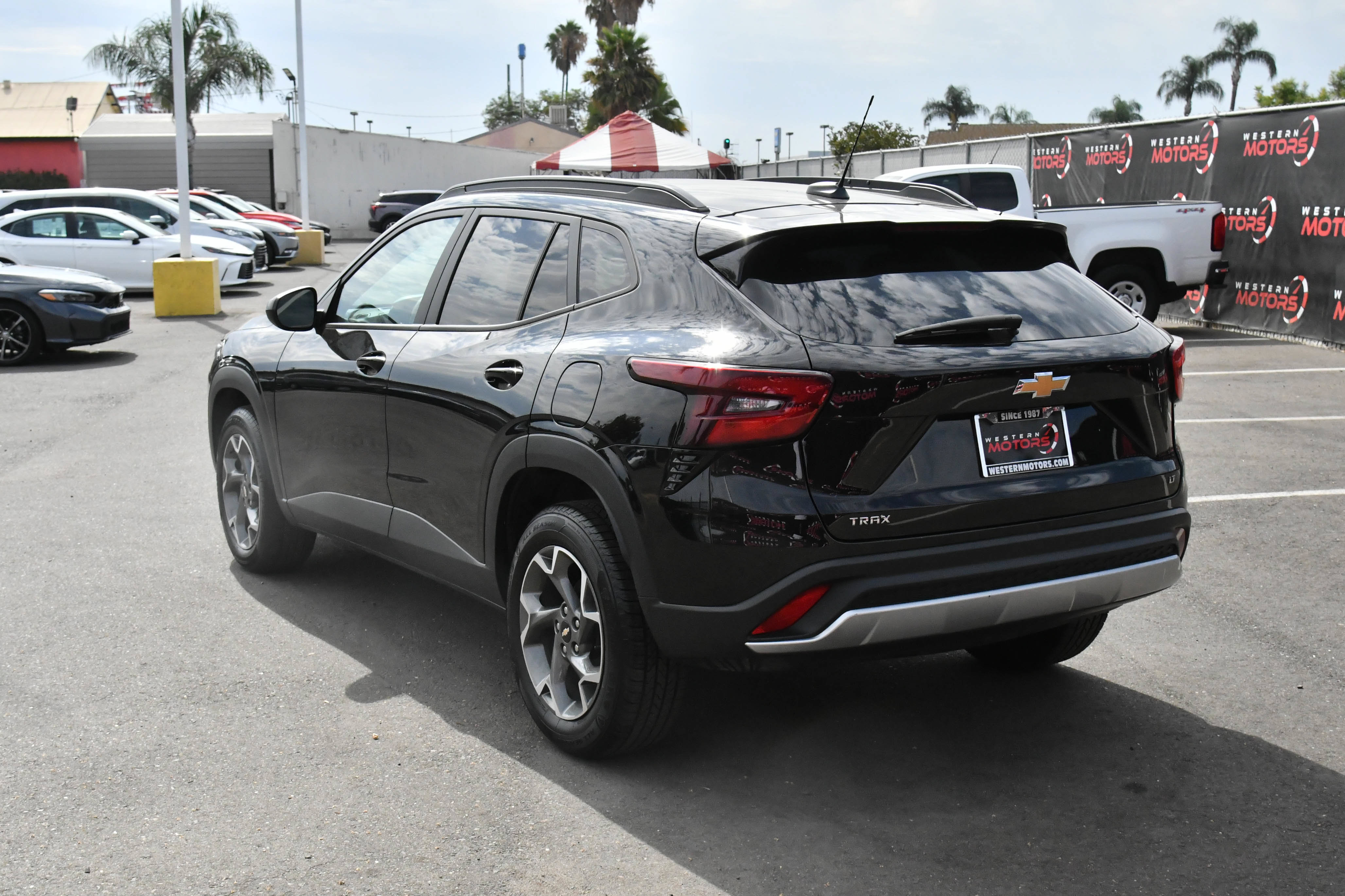 Used 2025 Chevrolet Trax LT FWD image 6
