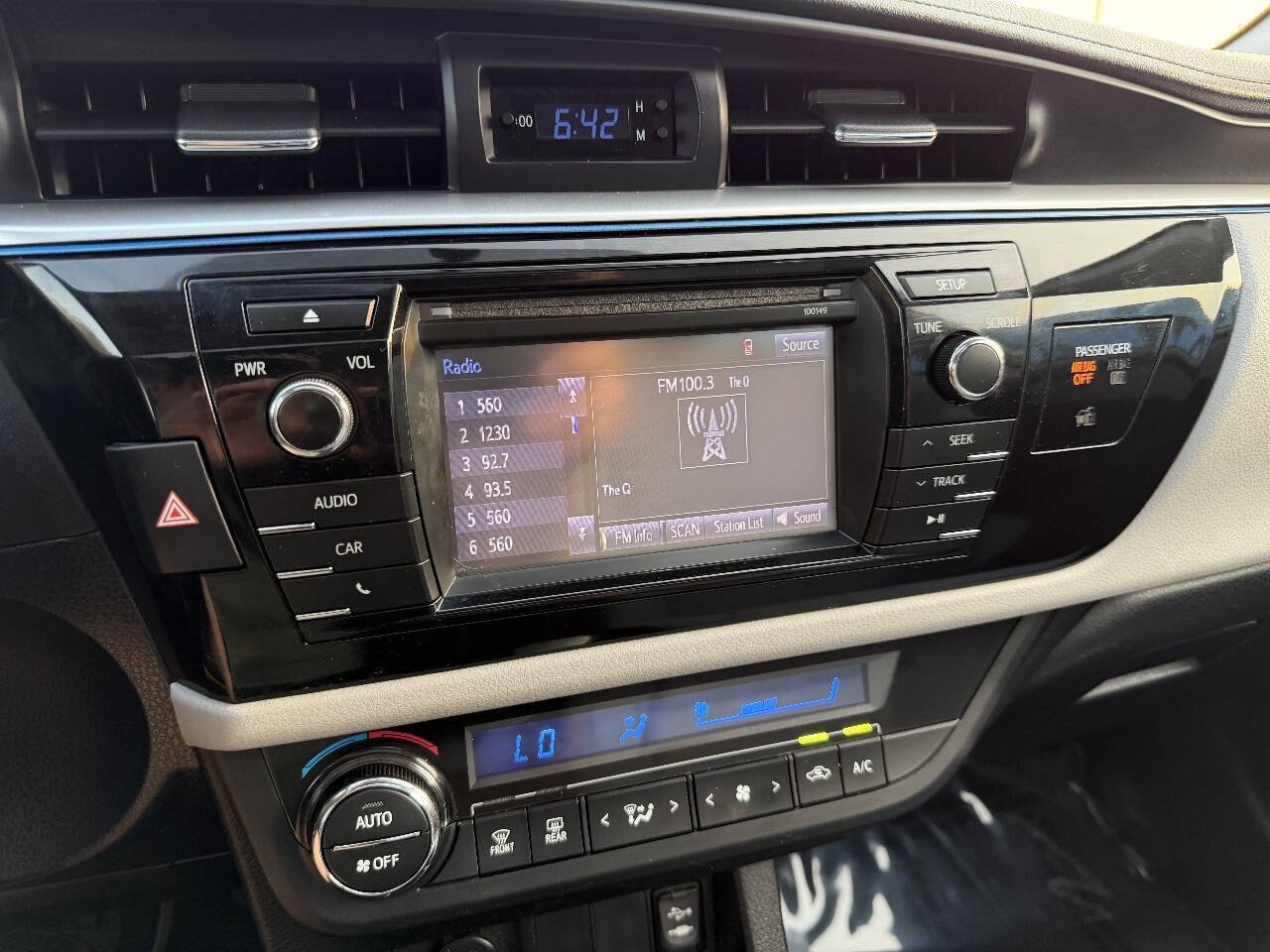 Used 2014 Toyota Corolla LE FWD image 22