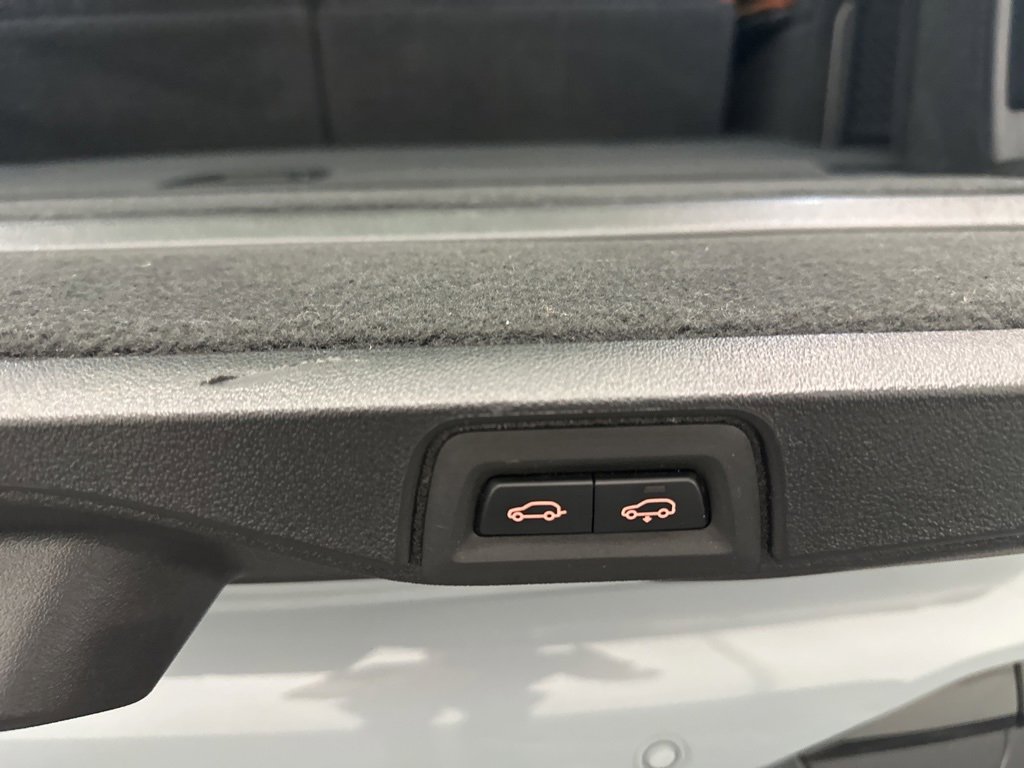 Used 2023 BMW X7 M60i w/ Executive Package image 39