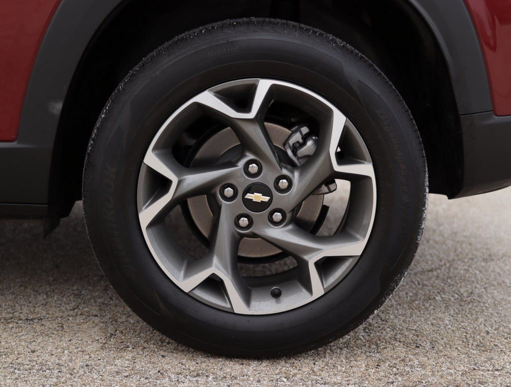 Used 2025 Chevrolet Trax LT w/ LT Convenience Package image 33