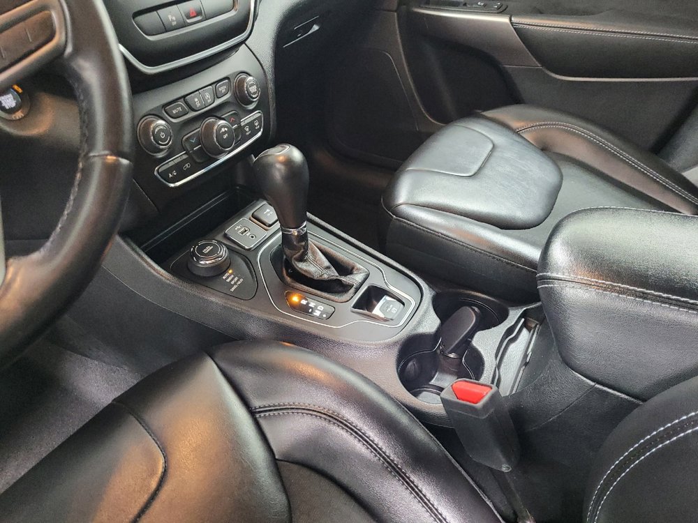 Used 2019 Jeep Cherokee Latitude Plus AWD/4WD image 26